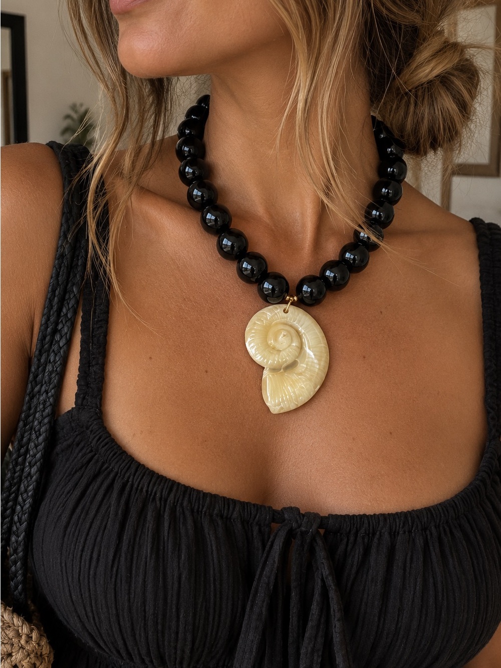 New mayamar Black Bead Necklace with Shell Pendant